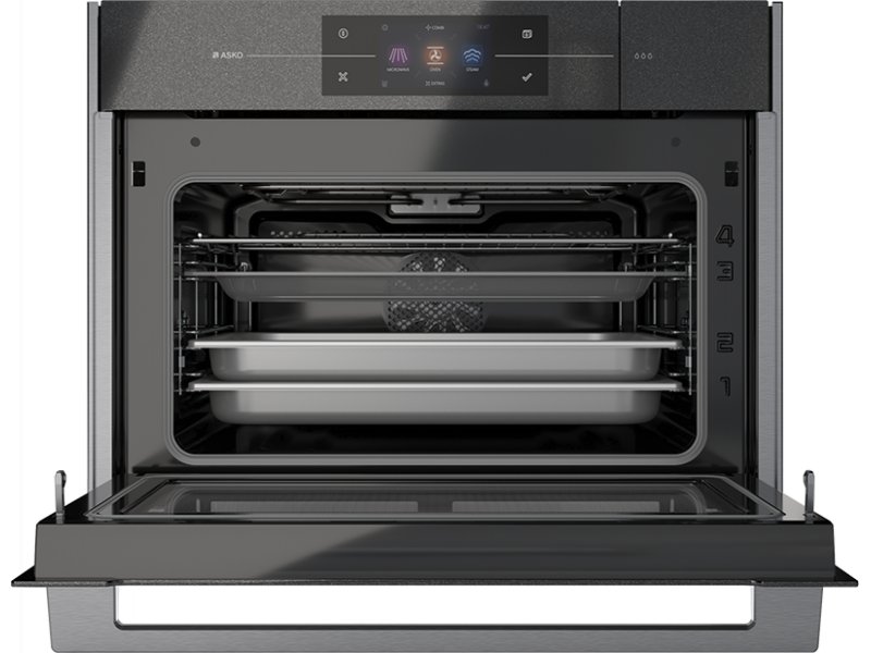 Asko OCSM8478G с открытой дверцей &mdash; внутренняя камера с решётками, противнями и галогенным освещением