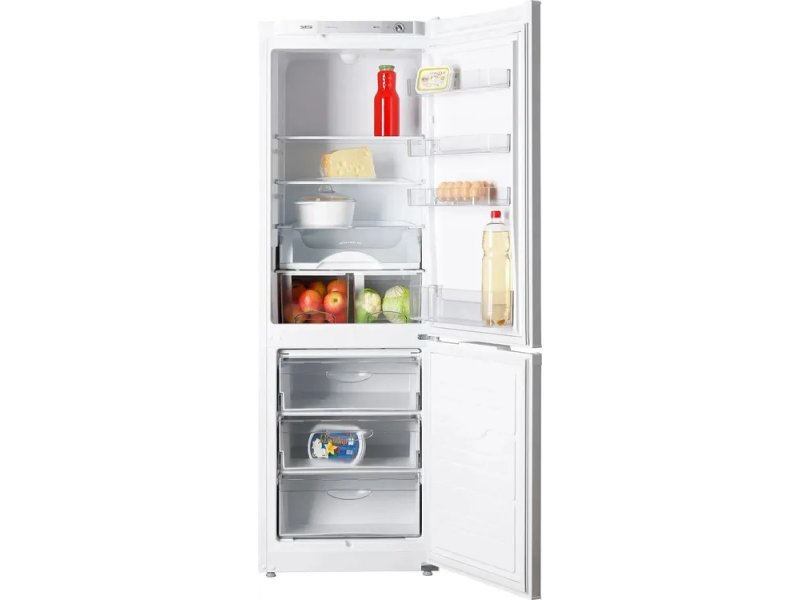 Atlant ХМ-4721-101 внутреннее пространство холодильной камеры с продуктами на полках из закалённого стекла