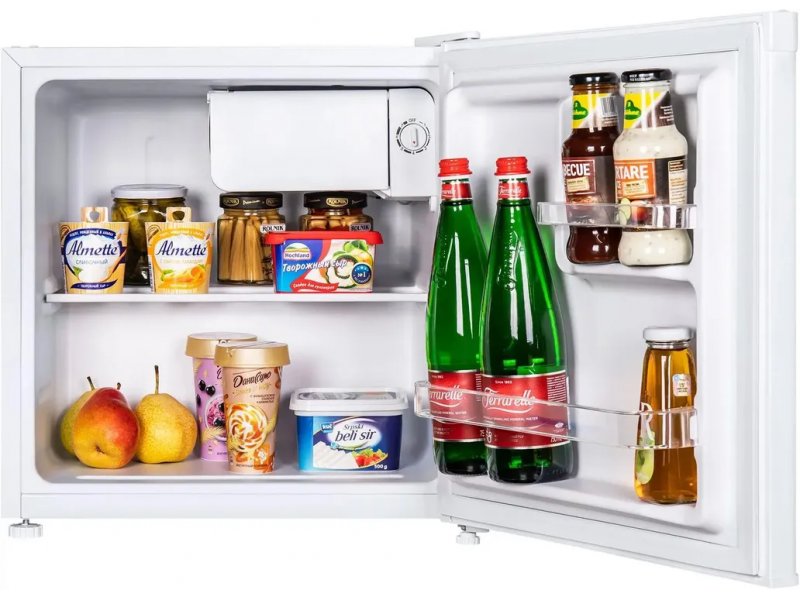 Maunfeld MFF50W открытая дверца внутреннее пространство полки продукты и напитки