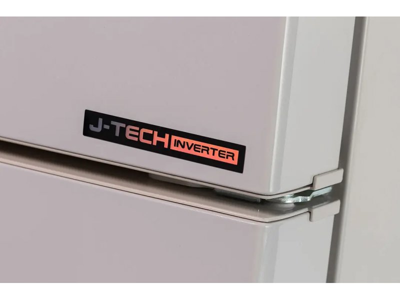 Sharp SJ-XE59PMBE логотип J-TECH INVERTER на корпусе — технология инверторного компрессора
