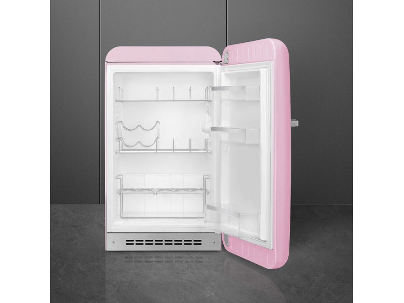 Smeg FAB10RPK6 &mdash; открытая холодильная камера, 2 стеклянные полки и ящик для овощей