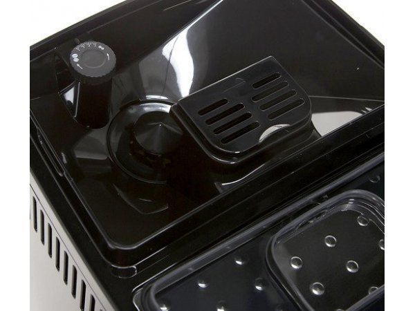 De Longhi ECAM 22.110.B — съёмный поддон и резервуар для кофейной гущи внутри машины