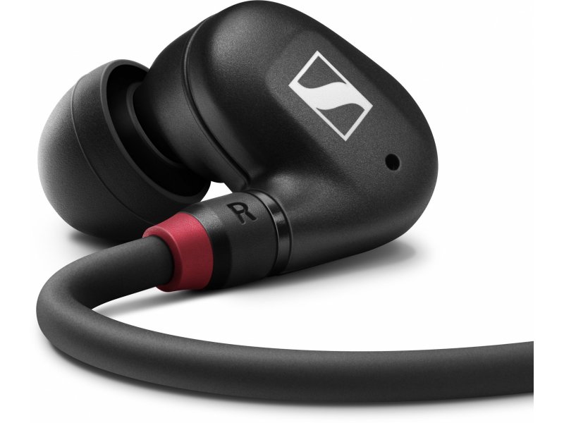 Sennheiser IE 100 Pro &mdash; посадка в ушной раковине, вид с заушиной для фиксации кабеля