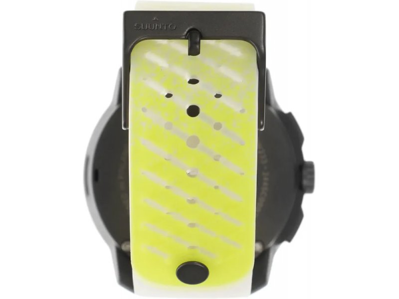 Suunto Race S — обратная сторона силиконового ремешка с вентиляционными отверстиями