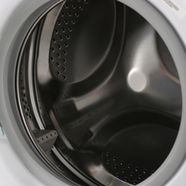 Indesit IWUB 4085 внутренний барабан — перфорированный металл объёмом 27 л с лопастями