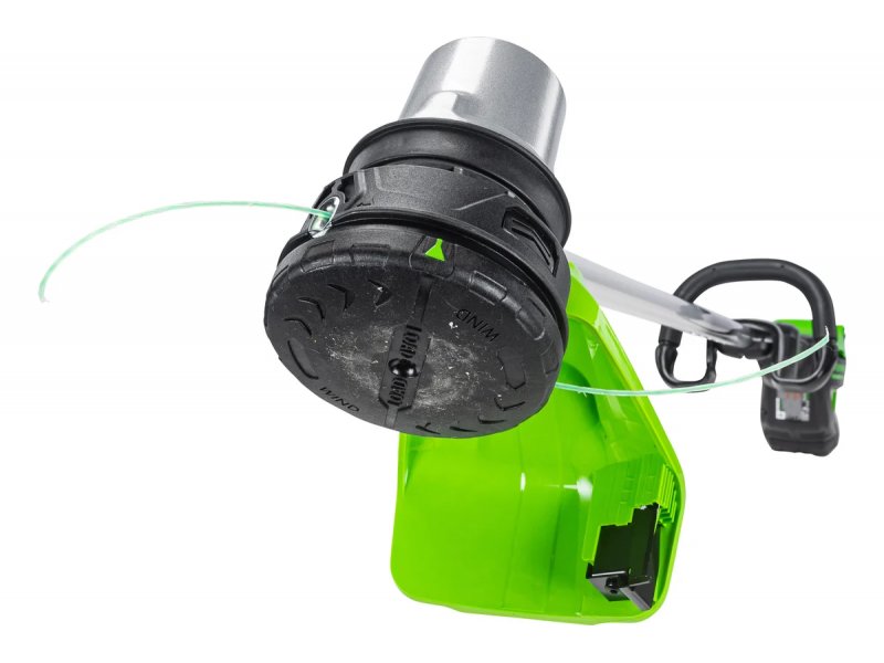Greenworks GD82LT головка триммера с катушкой и леской, вид сверху с защитным кожухом