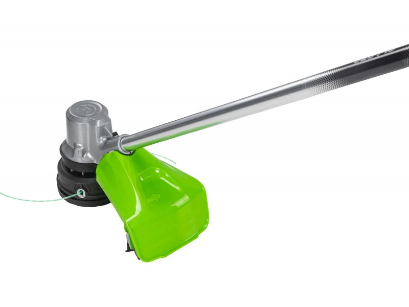 Greenworks GD82LT боковой профиль режущей головки с защитным кожухом и леской