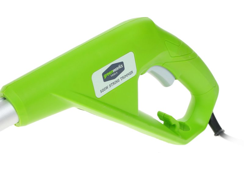 Greenworks GST5033M — боковой профиль с эргономичной защитной головкой и логотипом Greenworks
