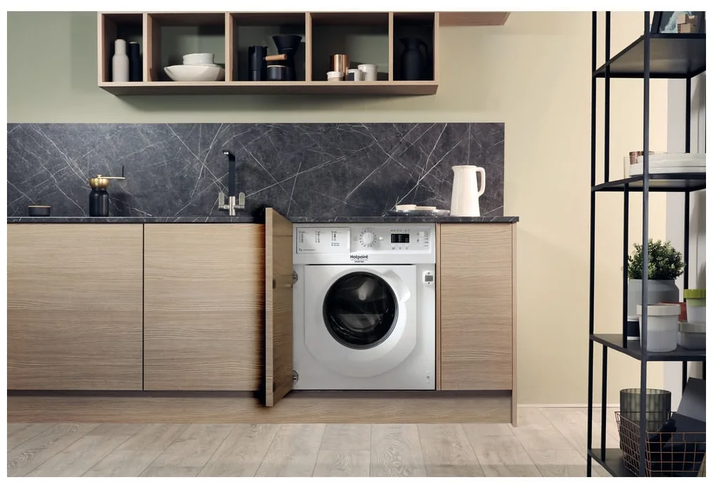 Стиральная машина Hotpoint-Ariston BI WMHL 71283
