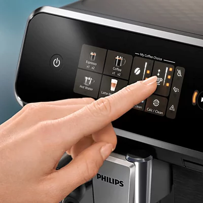 Philips EP3321/40 сенсорная панель управления — палец нажимает кнопку выбора напитка