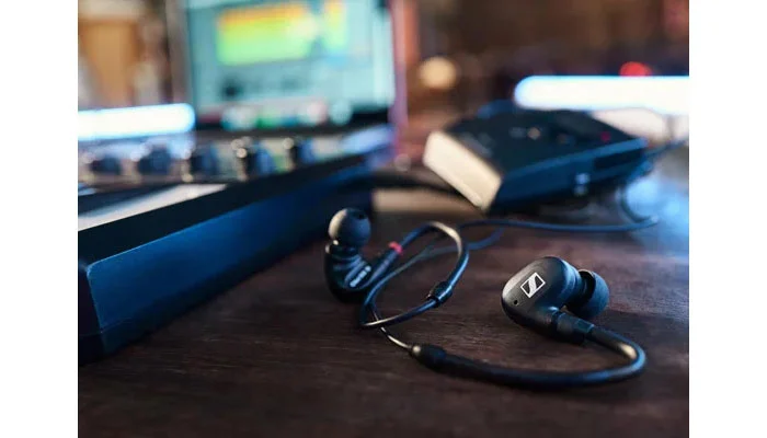 Sennheiser IE 100 Pro &mdash; съёмный сценический кабель с внутренним кабельным каналом, вид детально