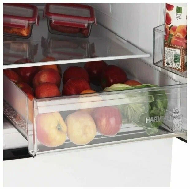 Beko B1RCSK362W внутреннее пространство — полки и ящики для овощей и фруктов