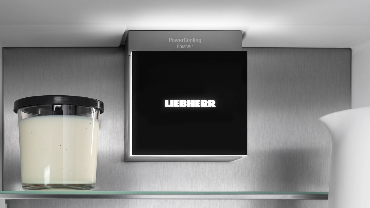 Liebherr CNdgc 5203-20 панель управления PowerCooling FreshAir интерфейс и логотип Liebherr