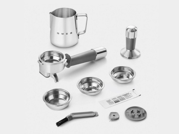 Smeg EGF03CREU аксессуары в комплекте кувшин портафильтры щётка иглы темпер