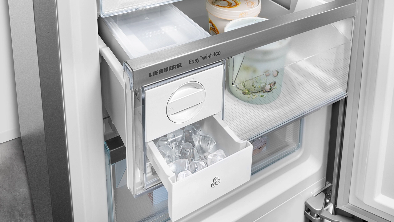 Liebherr CNbdd 7723-20 001 ледогенератор EasyTwist-Ice открытый лоток с кубиками льда