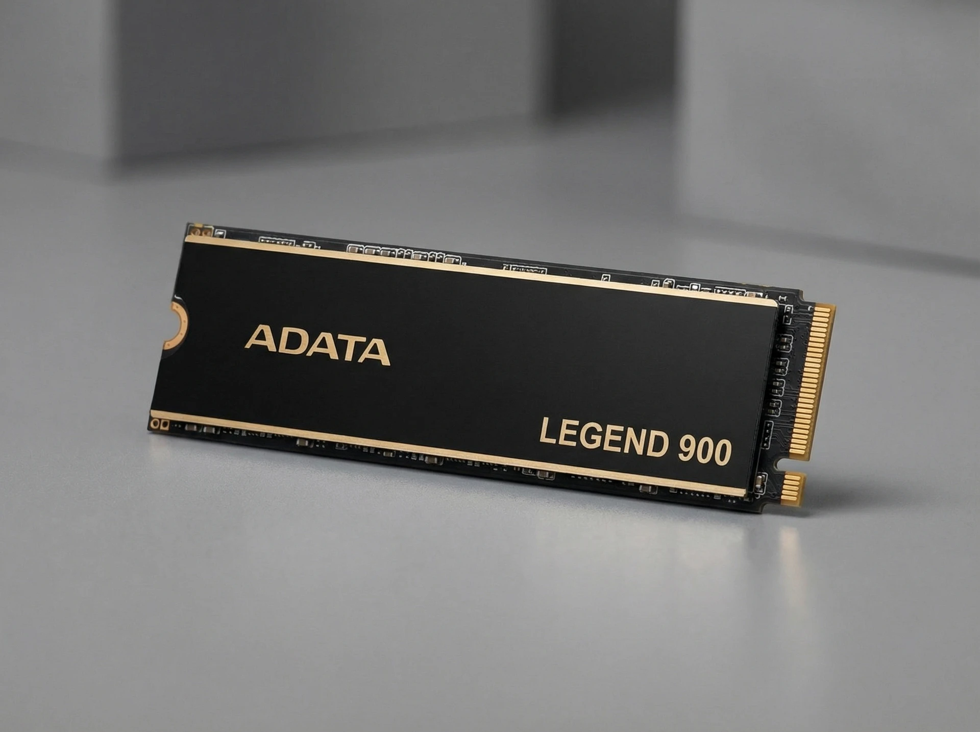 ADATA Legend 900 1 ТБ в сборке ПК — установленный накопитель M.2 в слоте материнской платы
