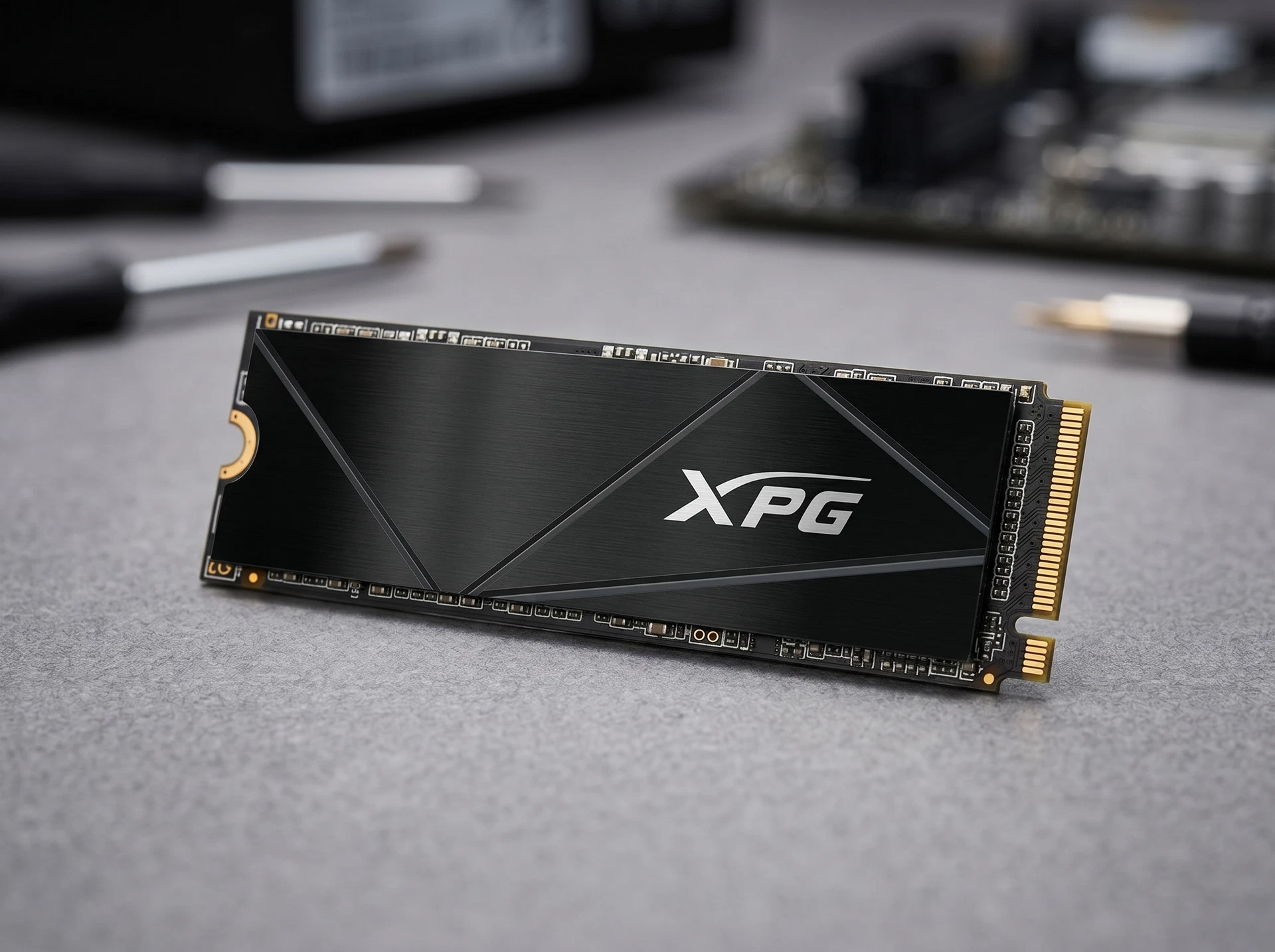SSD накопитель ADATA XPG Gammix S50 Core 2ТБ, M.2 2280, PCIe 4.0 x4, NVMe [SGAMMIXS50C-2000G-CS] - фото в интерьере