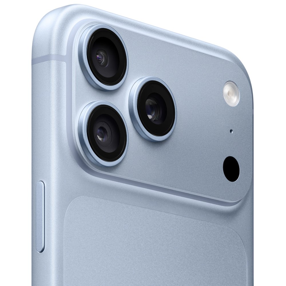 Apple iPhone 18 Pro Max тройная камера крупный план объективы вспышка профиль корпуса