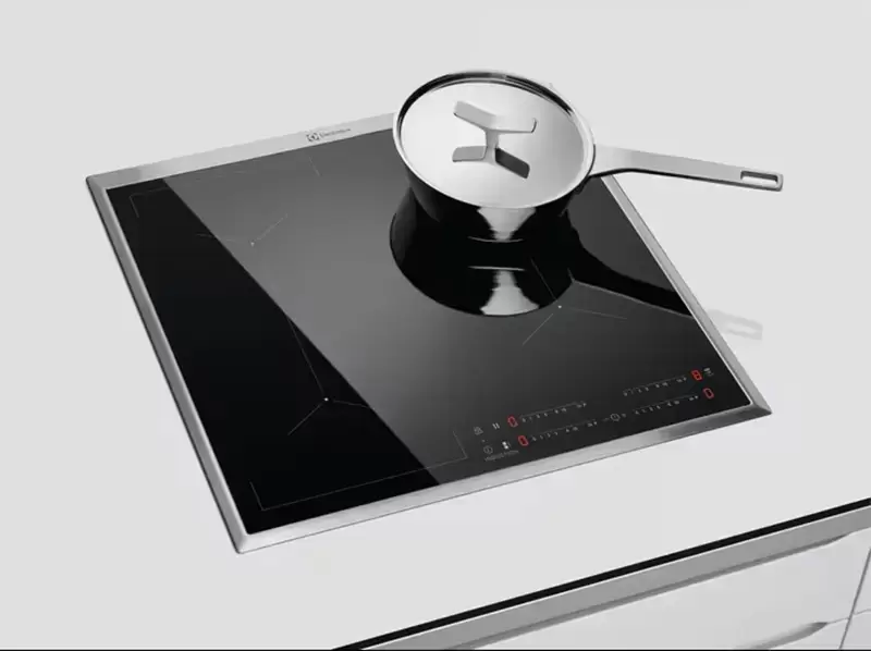 Electrolux EIV6340X индукционная панель сенсорное управление сковорода на конфорке
