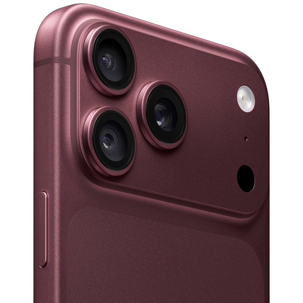 Apple iPhone 18 Pro Max — крупный план тройной камеры с увеличенным модулем, светодиодная вспышка и кнопка громкости