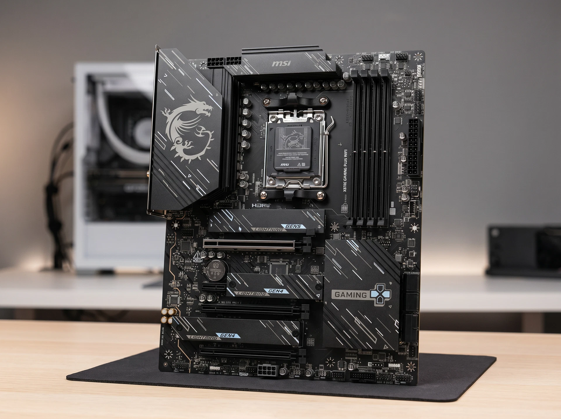 Материнская плата MSI X870e Gaming Plus Wifi, Socket AM5, AMD X870E, ATX, RTL - фото в интерьере