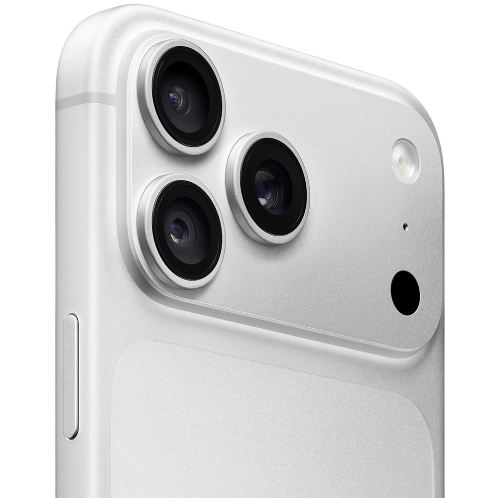 Apple iPhone 18 Pro Max крупный план блока тройной камеры 48+48+48 Мп с металлическими кольцами