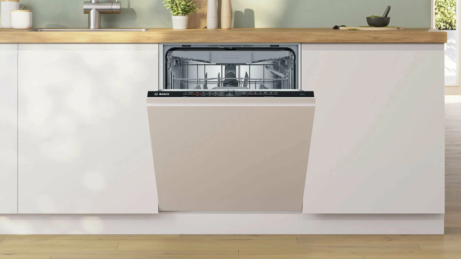 Bosch SMV8YCX02E встраиваемая посудомоечная машина в кухонном гарнитуре &mdash; вид спереди