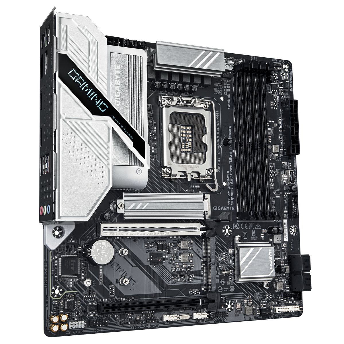 Gigabyte Z890M Gaming X вид сбоку — разъёмы задней панели, слоты PCIe, дизайн с белыми радиаторами