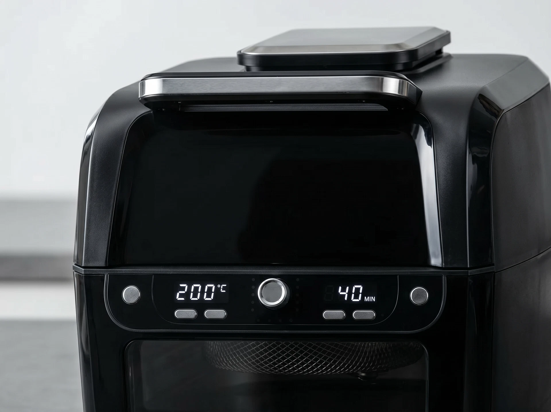 Steba AG 6000 AirChef чёрный — вид сбоку, прорезиненные ножки и пластиковый корпус