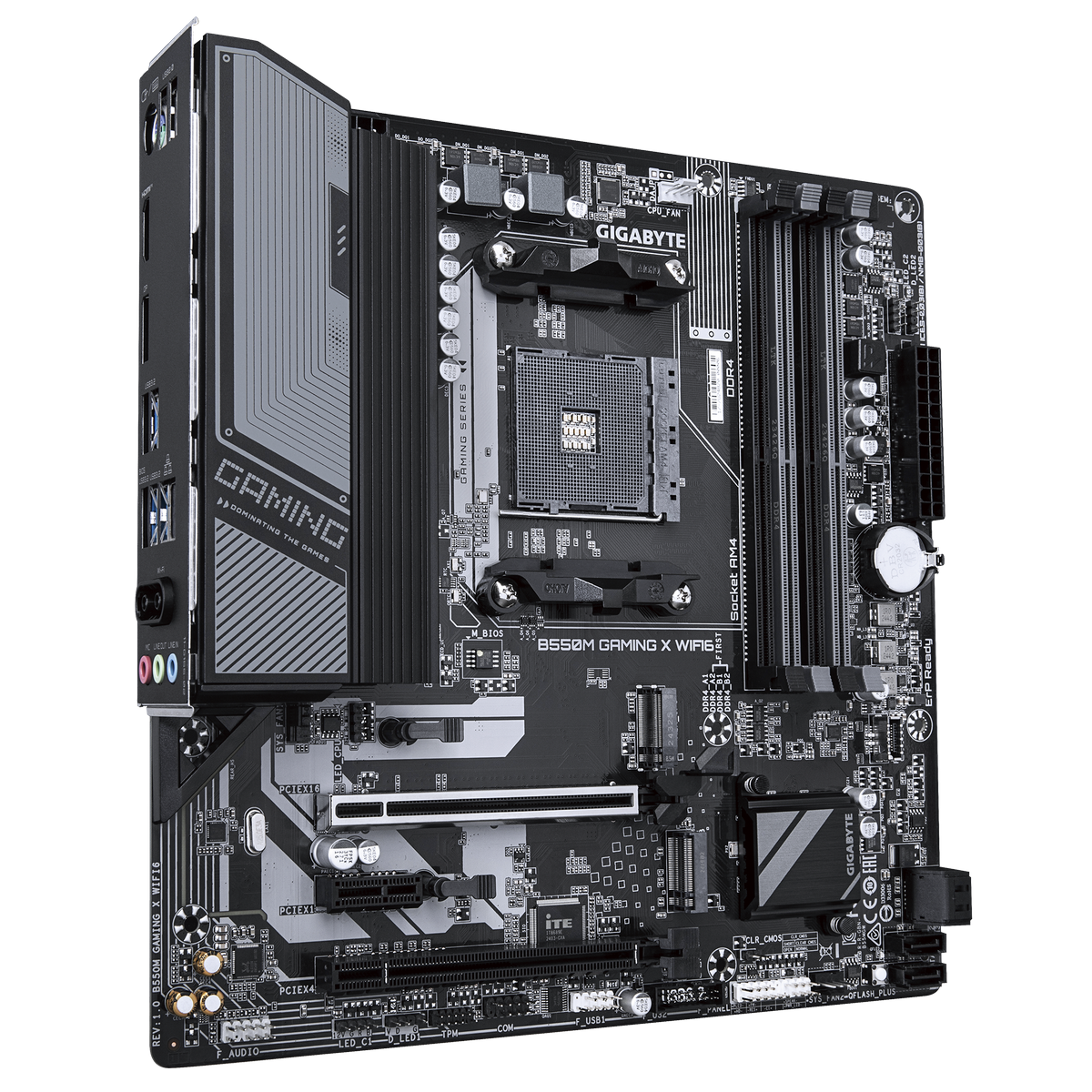 Gigabyte B550M Gaming X WiFi6 разъёмы M.2 SATA слоты PCIe крупным планом